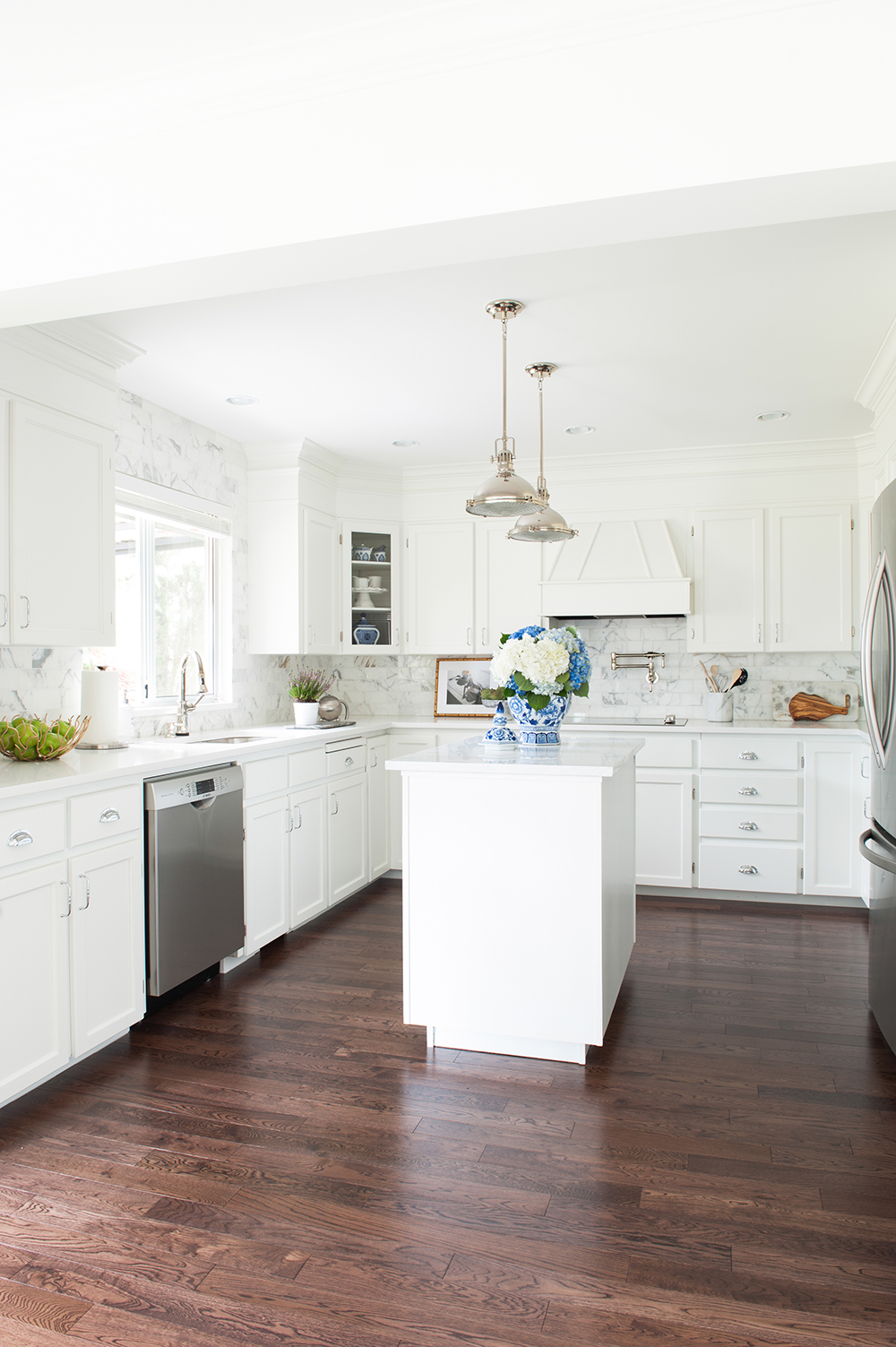 Modern Meets Traditional Modern white kitchen design