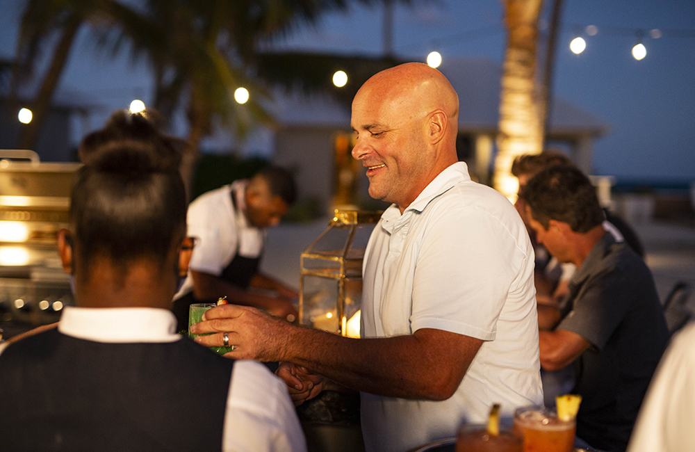 Bryan Baeumler at the Bar having a drink.