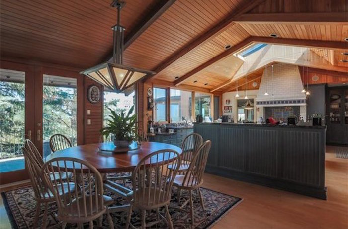 Kitchen Eating Area