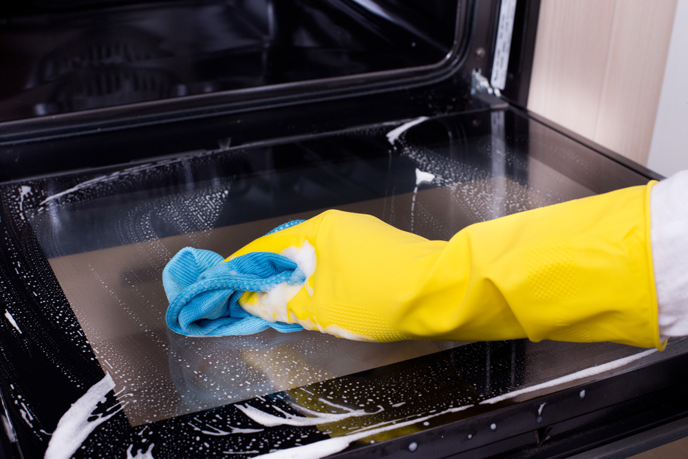 Cleaning oven door