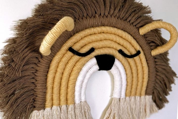 An adorable DIY lion macrame wall hanging