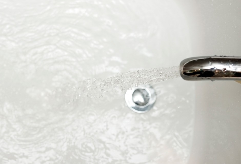 Filling a bath with water