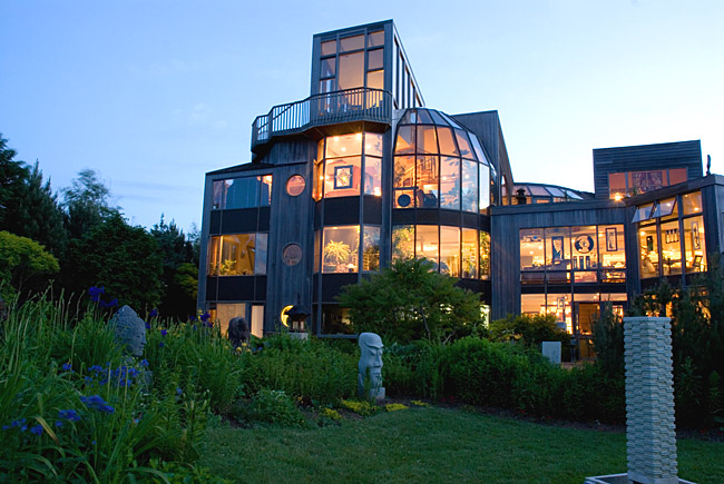 The Dunes Studio Gallery & Cafe at dusk