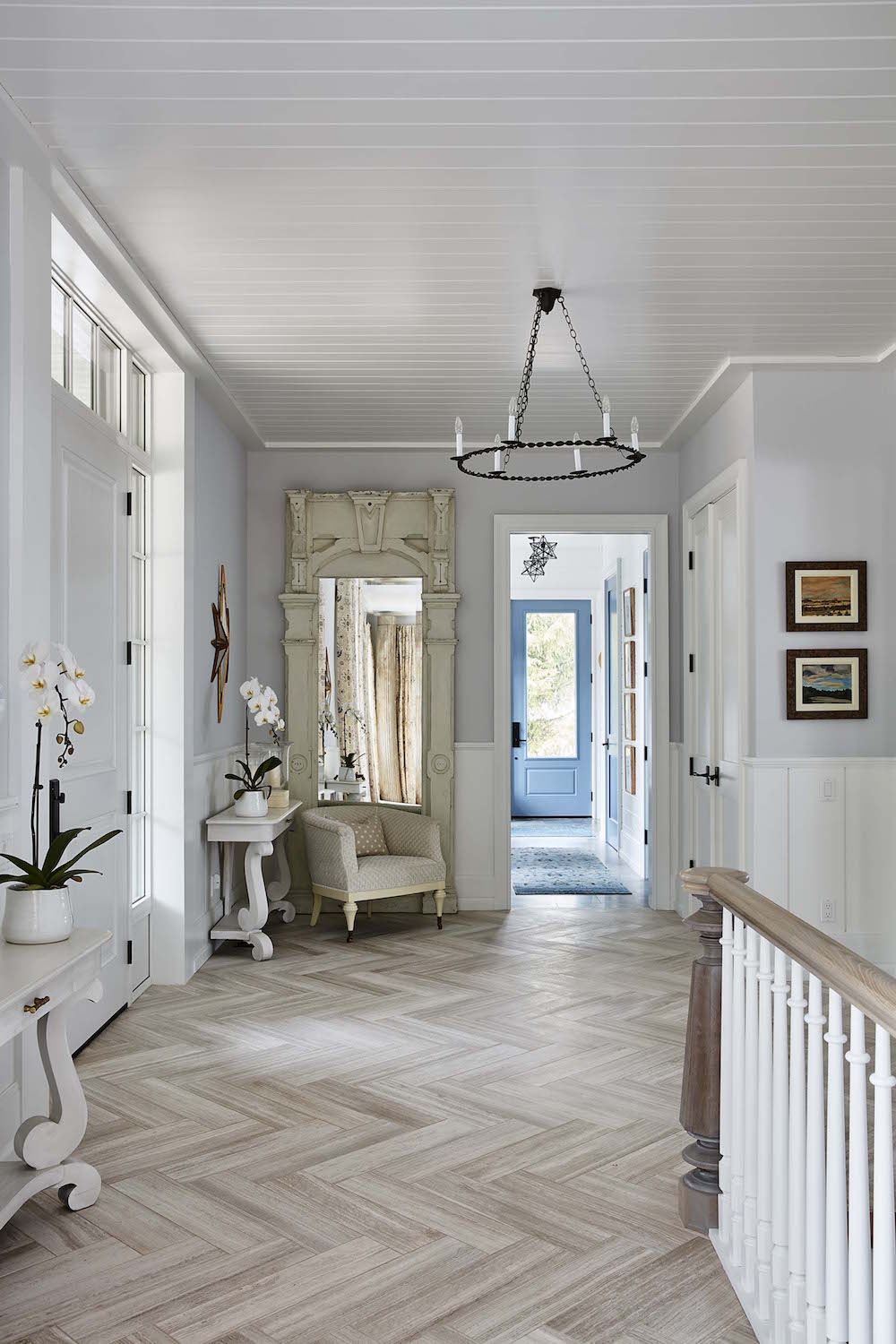 seating area in the corner of an upstairs hall