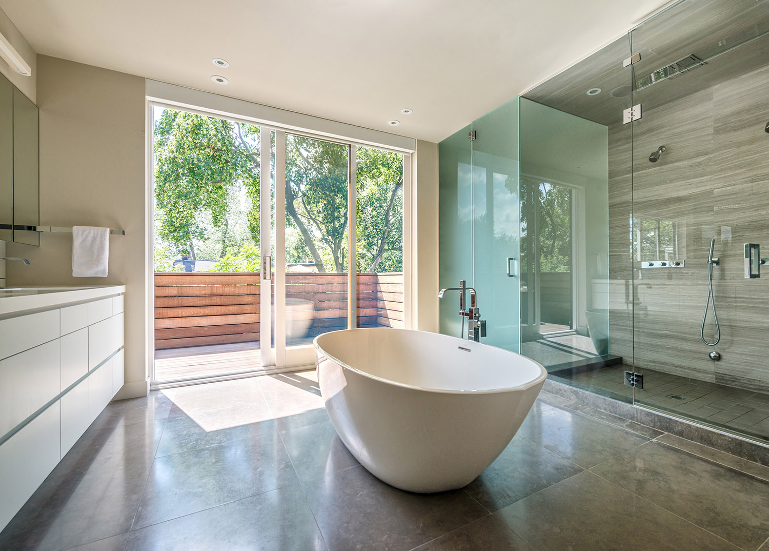 Luxurious attic bathroom with deck