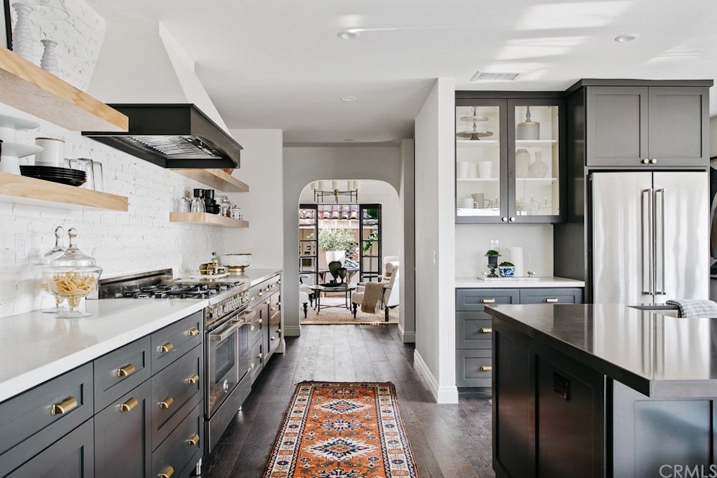 Expansive Kitchen