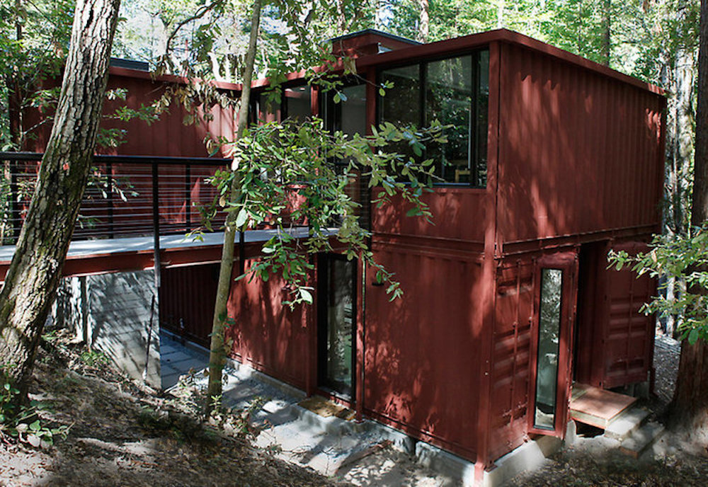 A modern and simple storage container home that speaks to the raw nature of the site and its history as an old railroad travel way