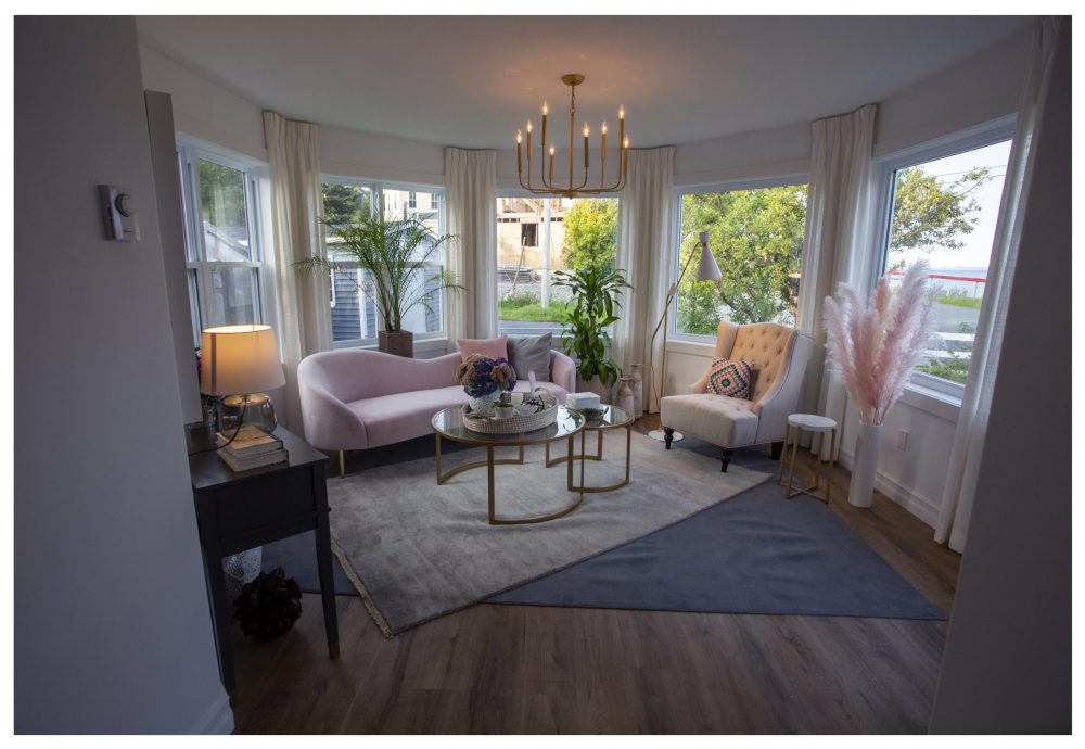 pretty sitting room with neutral walls, lots of windows and a pale-pink couch