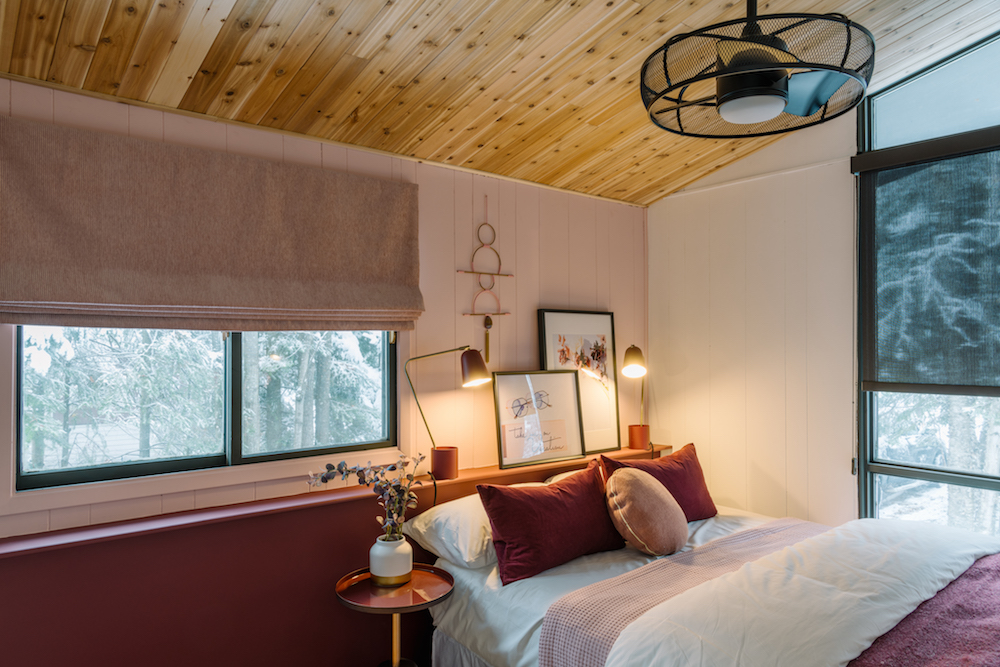 pink bedroom with red ledge