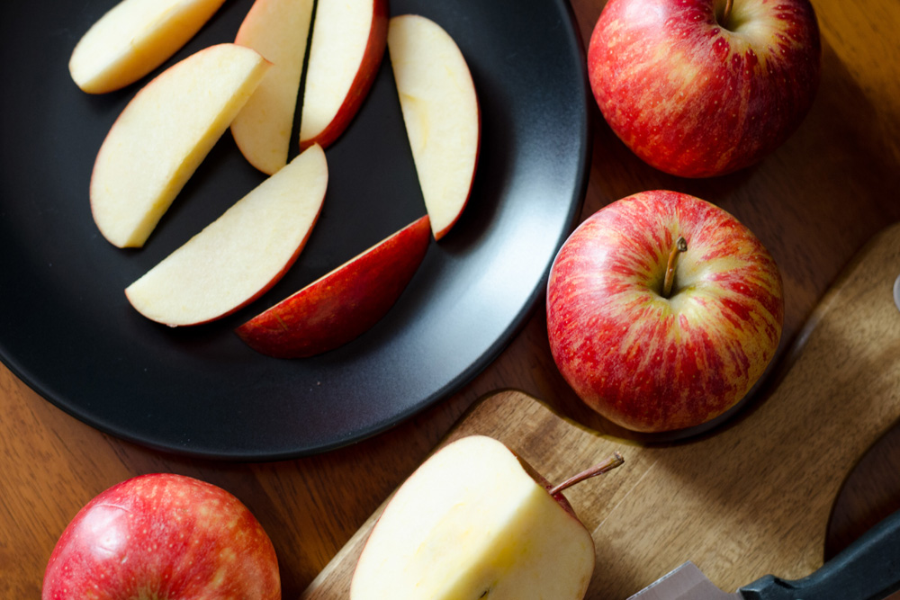 Apples and apple slices