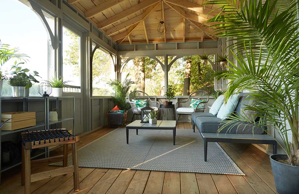 A lakefront gazebo at a vacation rental property