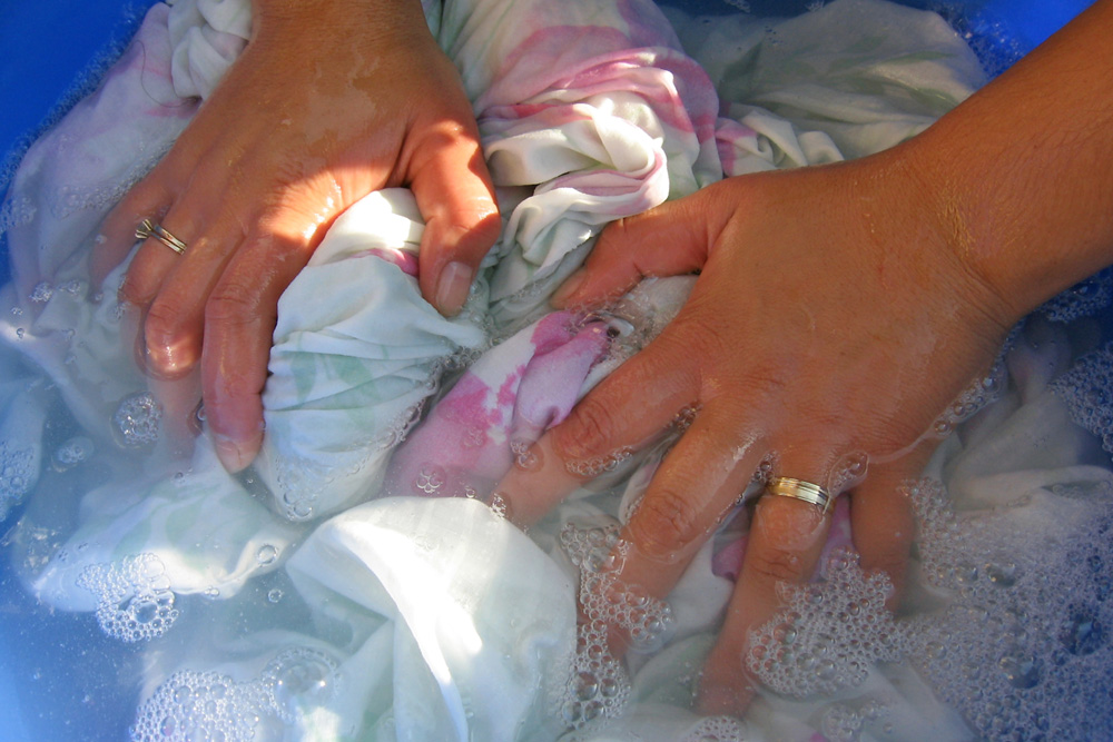 Handwashing clothes