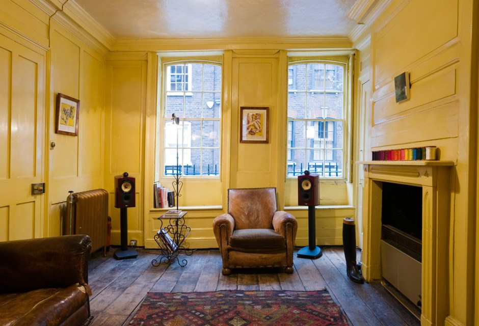 Living room with vintage furniture