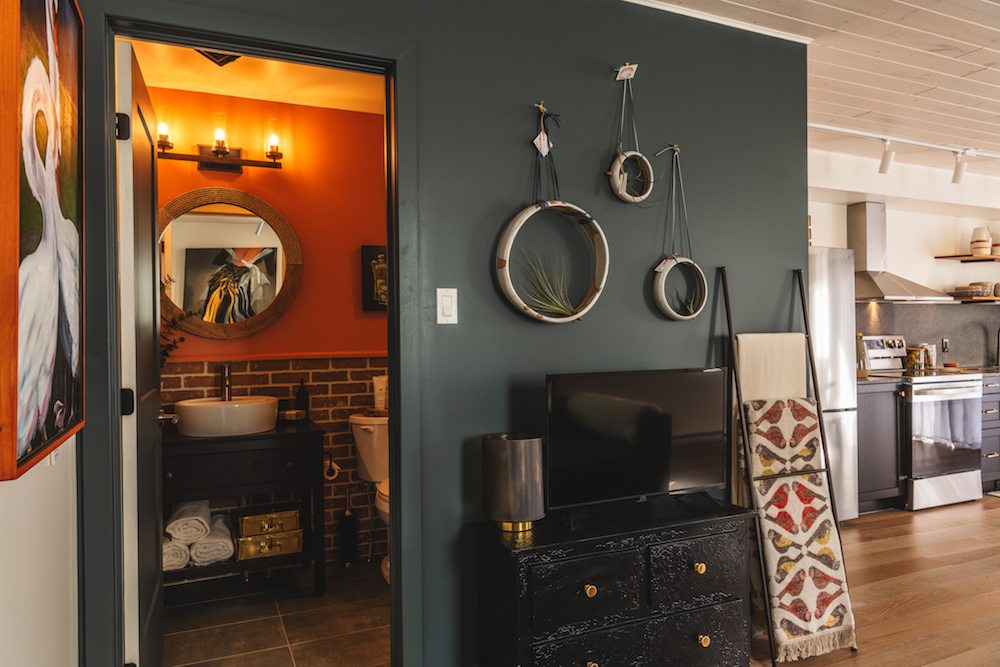 Bathroom with brick finishes