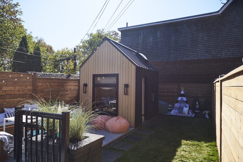 A new outdoor playhouse for the kids