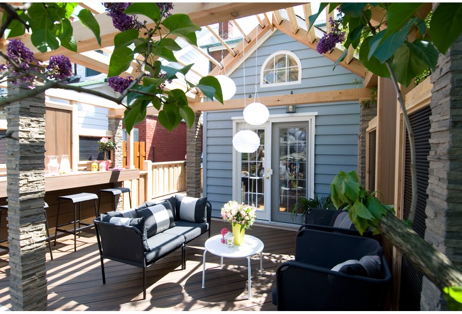 Hanging lamps in a backyard space