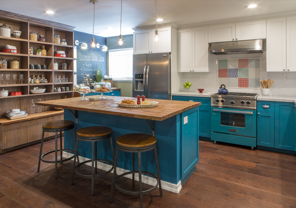 Bright and colourful bistro-style kitchen