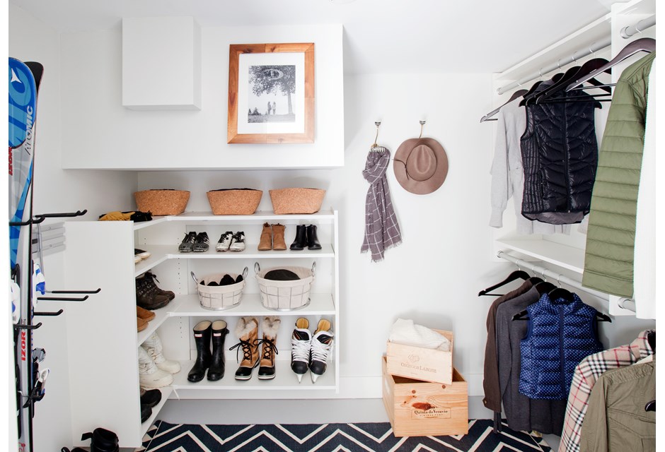 Small mudroom with black and white floor