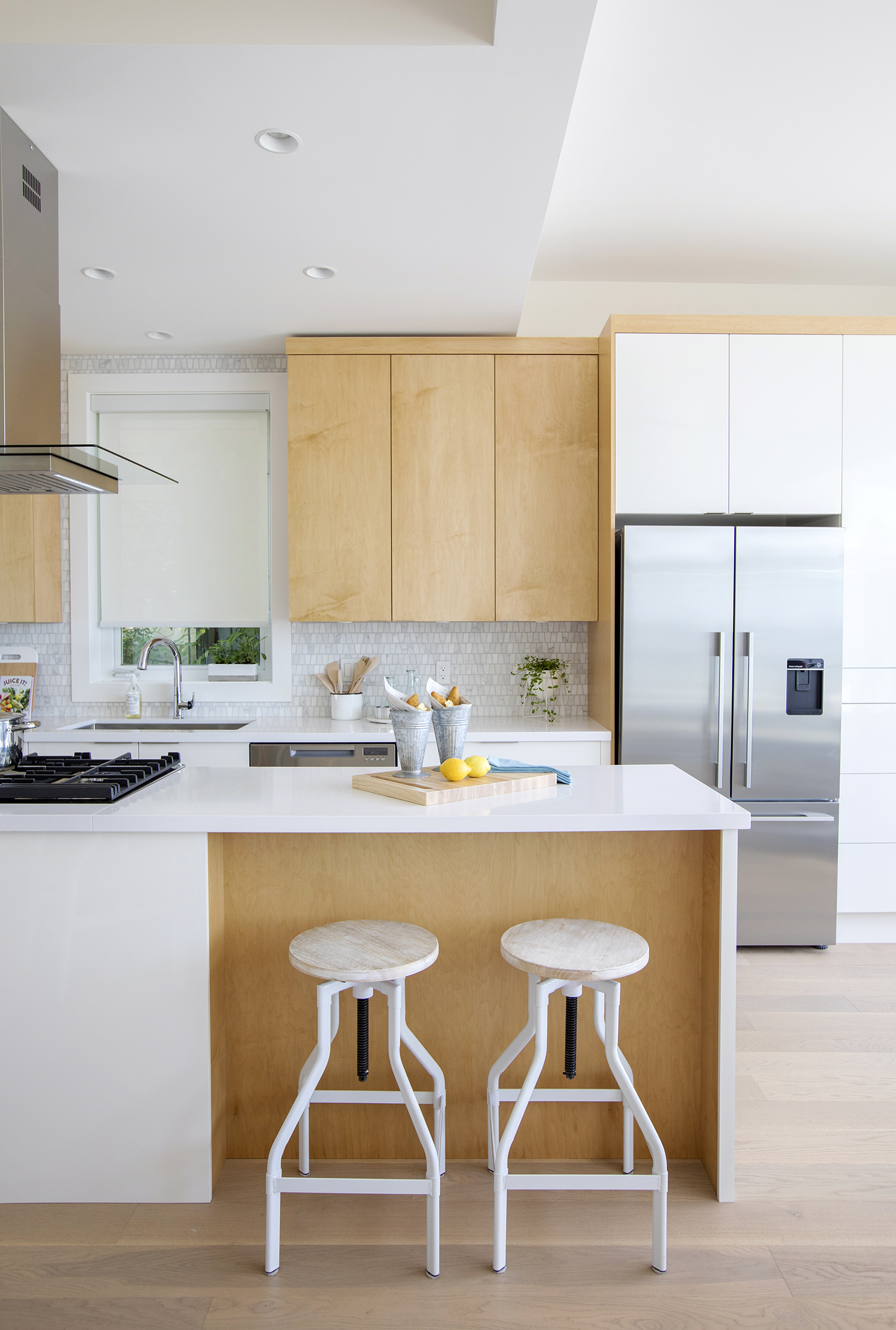 Seaside-inspired kitchen with flat-fronted wood and white cabinets.