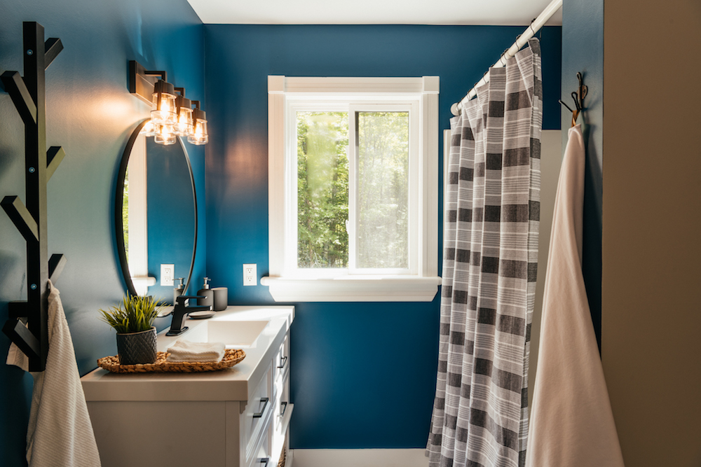 Blue cottage bathroom