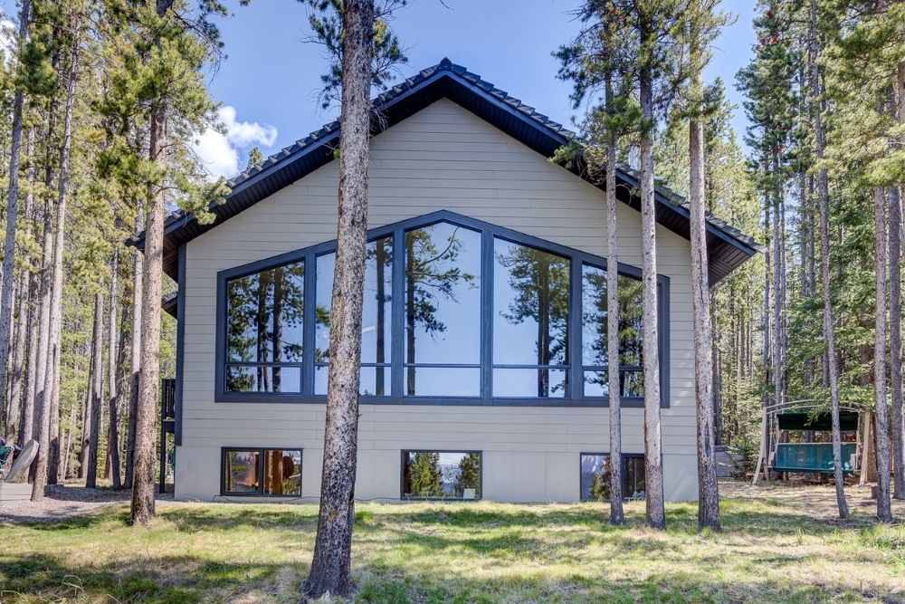 A luxury cottage in the Rocky Mountains