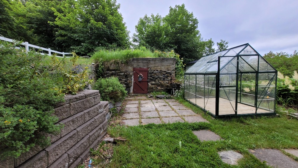 Root cellar and green house