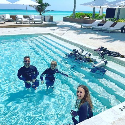 Baeumler kids learning to scuba in a pool