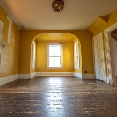 Chester Street house empty living room before the renovation