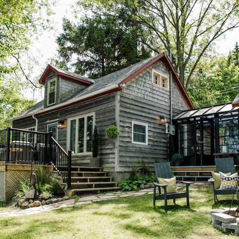 Old cottage exterior before the renovation