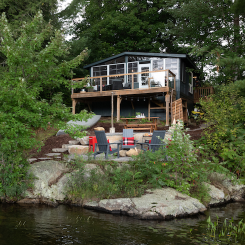 Large lakefront Muskoka cottage