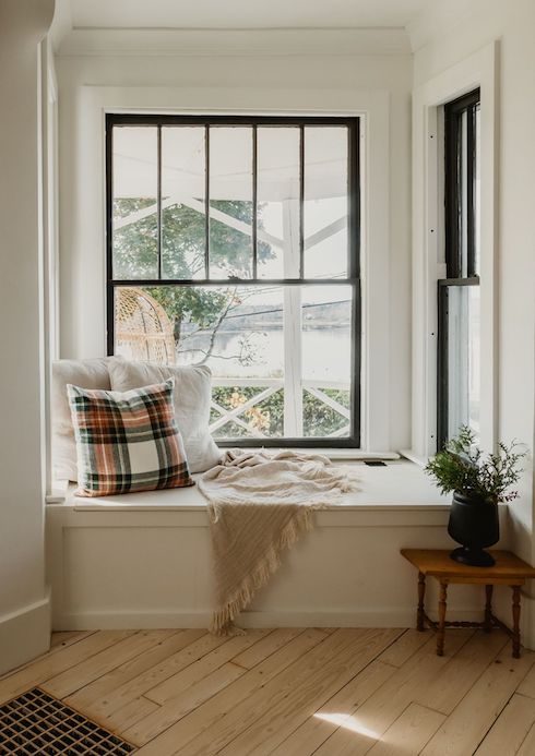 Built-in bench by window