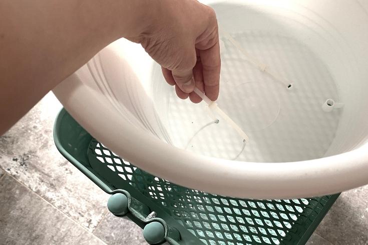 tub and cart to make a Halloween stand 
