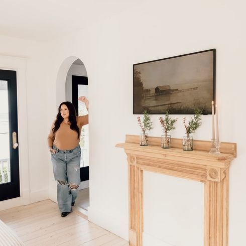 Fireplace mantle with Samsung TV