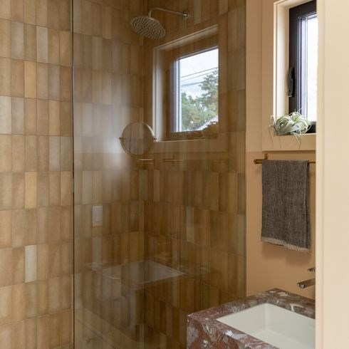 Mustard-coloured shower tile