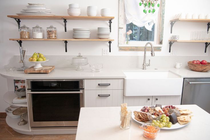 Pamela Anderson's light and bright kitchen with open shelving