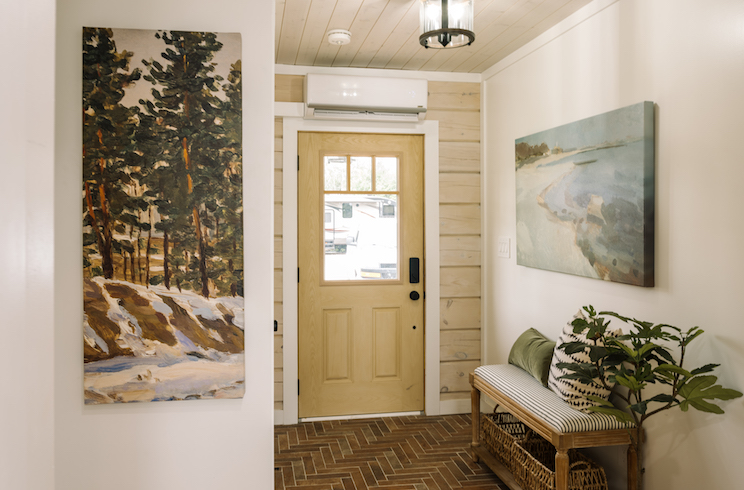 Cabin 4 and European vibes in Renovation Resort