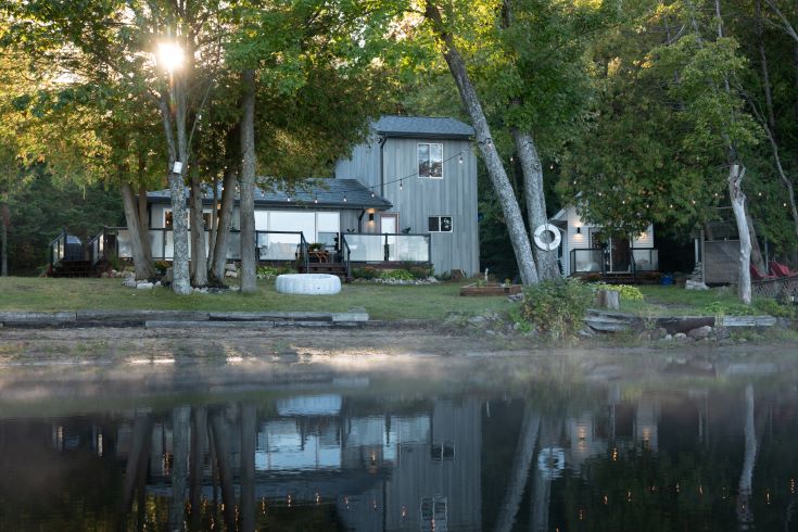 Open, inviting exterior of a family friendly cottage