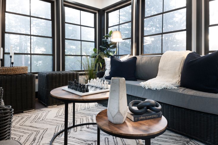 Stylish contrasted sunroom of Paradise Point