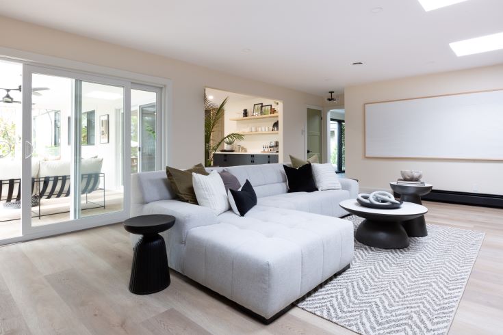 Relaxing modern living room with views of the indoor greenhouse