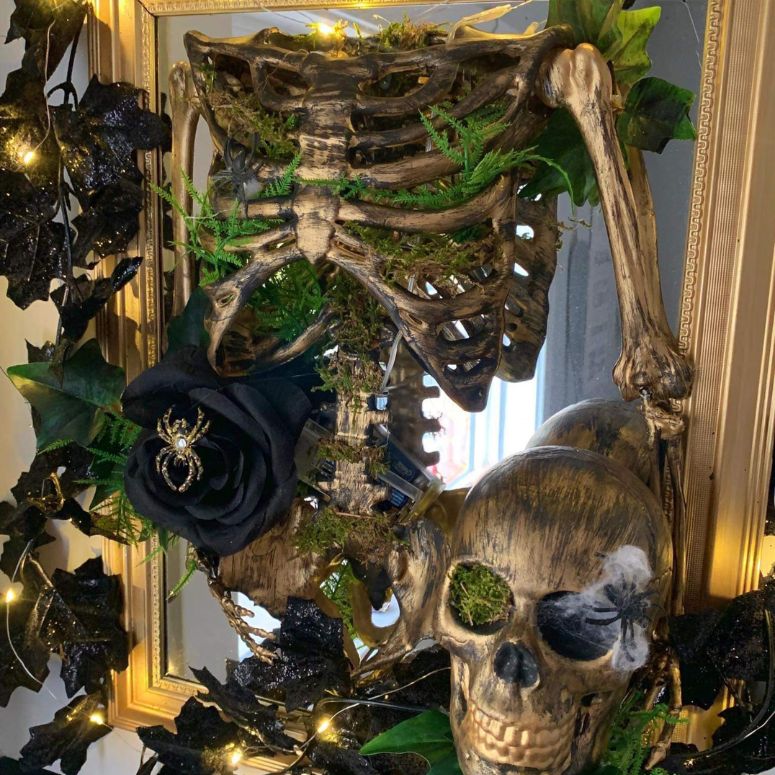 DIY Halloween skeleton mirror