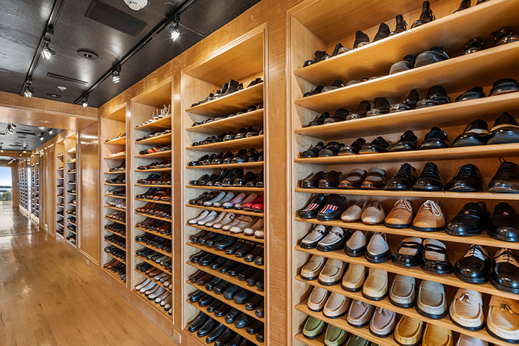 Shoe closet
