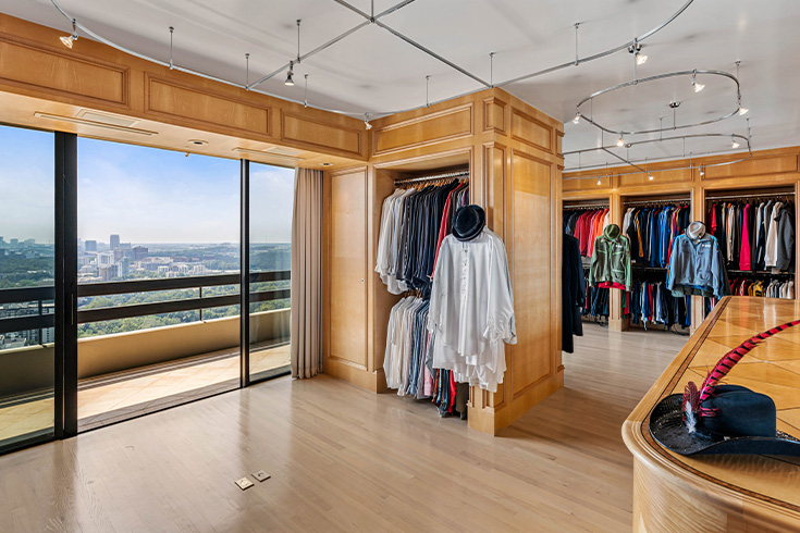 Walk-in-closet