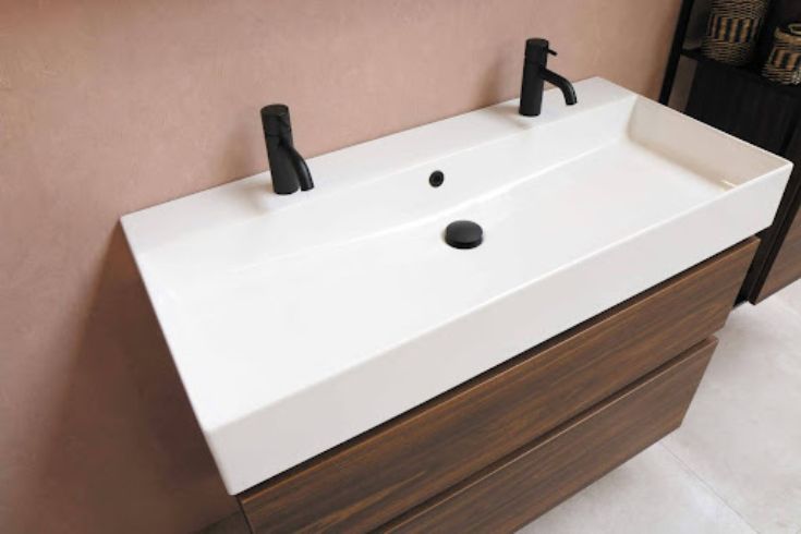 Double faucet sink