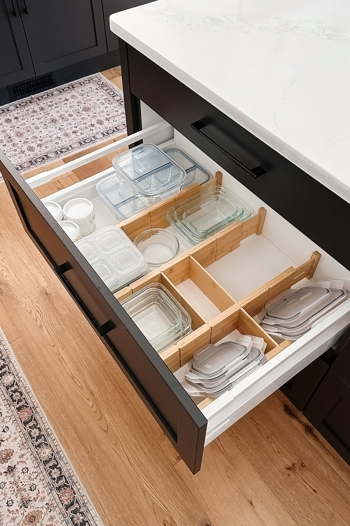 Organized kitchen drawer