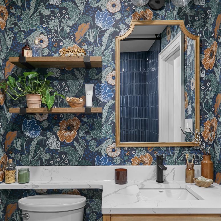 Floral wildflower wallpaper in bathroom