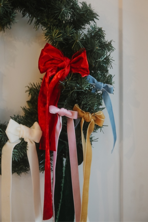 bow velvet garland in detail