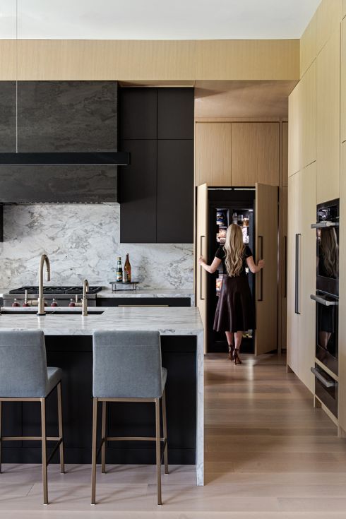 Back, wood and marble kitchen 