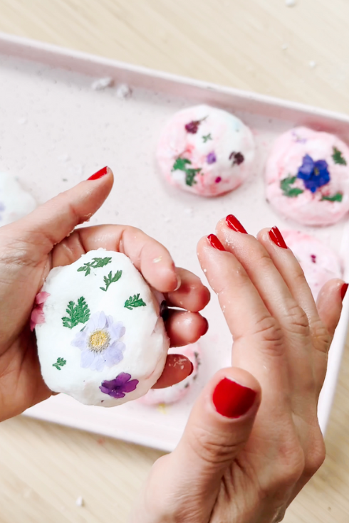 making bath bombs with dry florals