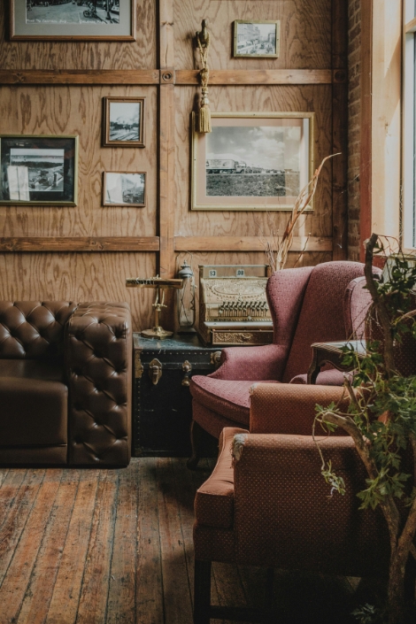 Pink and brown armchair in the living room.