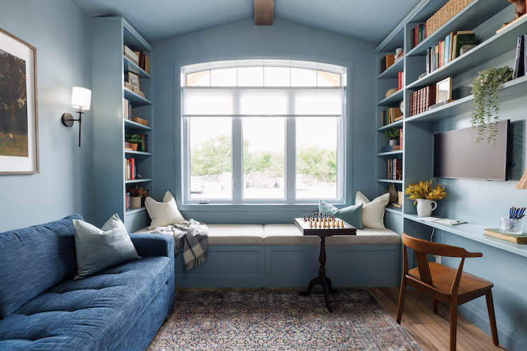 Blue front room with bench seating